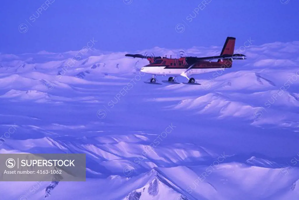CANADA, NUNAVUT, ELLESMERE ISLAND, NW TERRITORIES, FLIGHT TO THE NORTH POLE IN TWIN OTTER