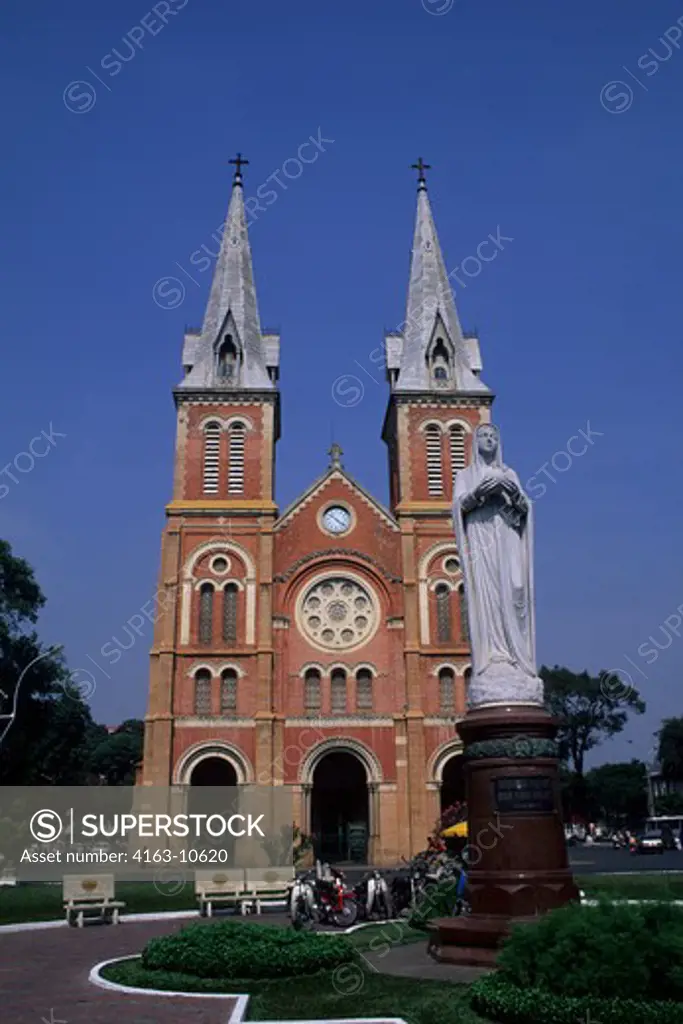 VIETNAM, HO CHI MINH CITY (SAIGON), NOTRE DAME CATHEDRAL, FRENCH COLONIAL ARCHITECTURE