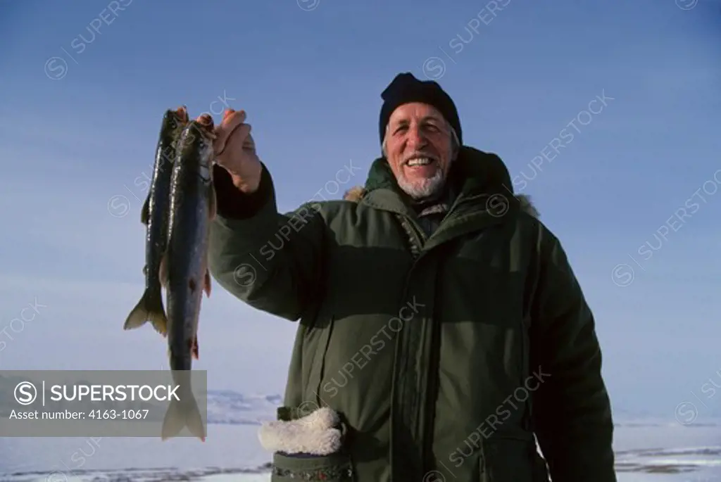 CANADA, NUNAVUT, ELLESMERE ISLAND, LAKE HAZEN, ICE FISHING (MODEL RELEASE)
