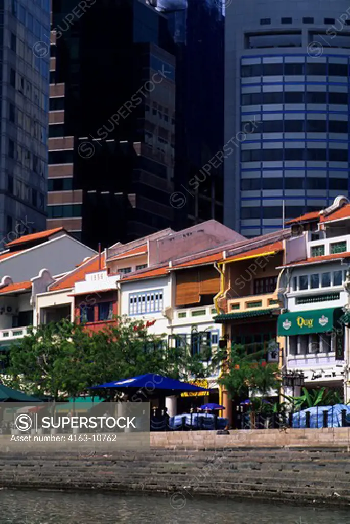 SINGAPORE, SINGAPORE RIVER, VIEW OF DOWNTOWN AND RENOVATED HOUSES ALONG RIVER