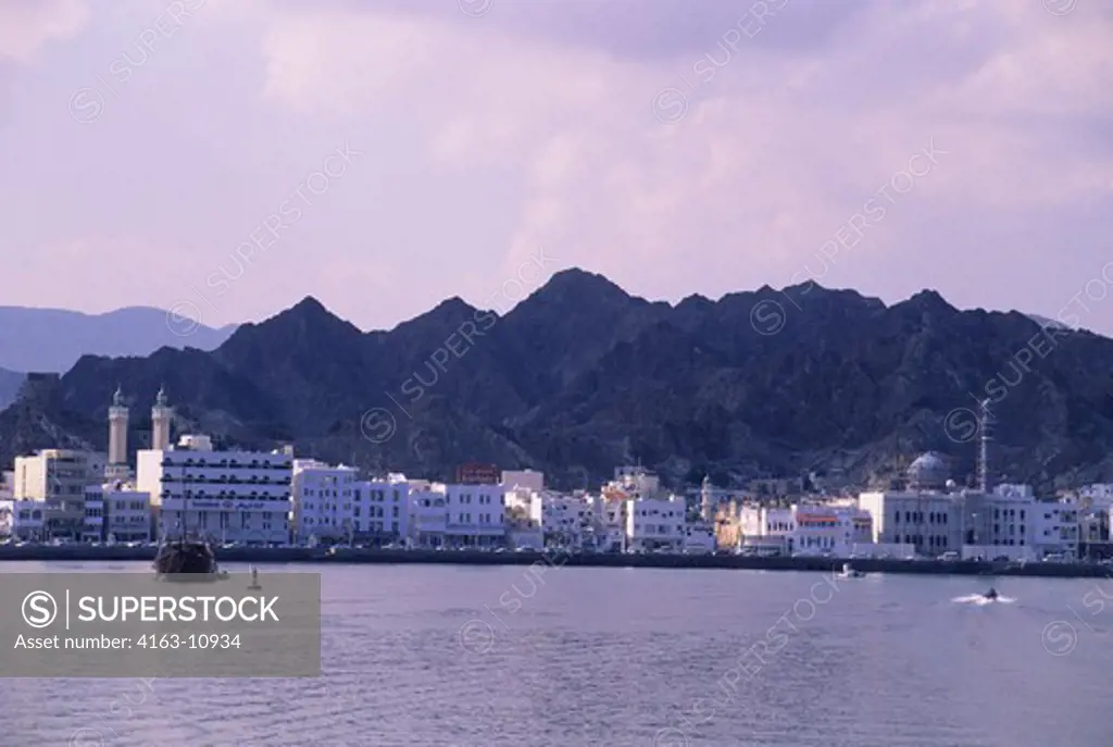 OMAN, MUSCAT, VIEW OF CITY