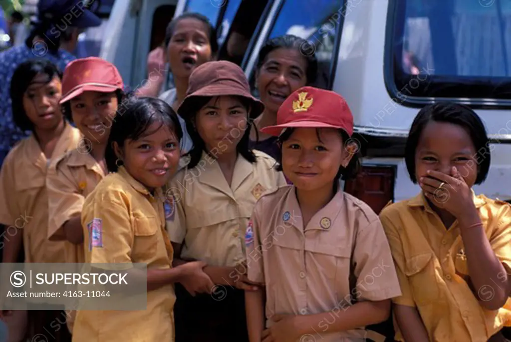 INDONESIA, SELAYAR ISLAND, FISHING VILLAGE, PANDANG, LOCAL SCHOOL CHILDREN