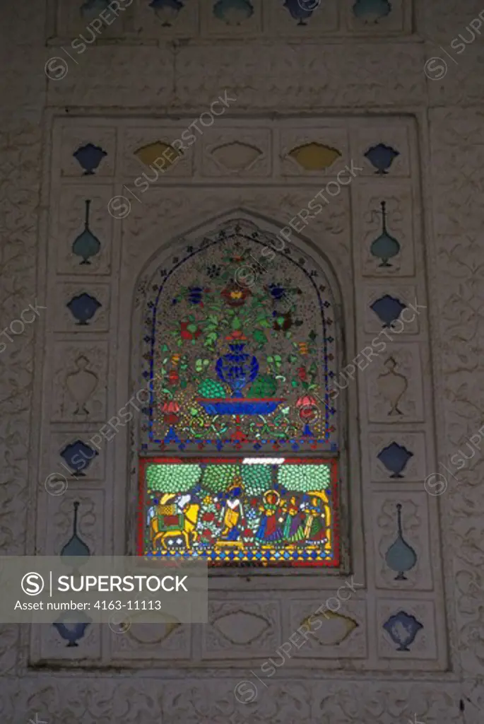 INDIA, JAIPUR, AMBER FORT, PALACE, STAINED GLASS WINDOW