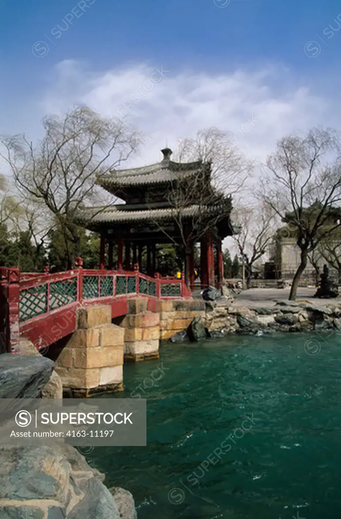 CHINA, BEIJING, SUMMER PALACE, LAKE WITH PAVILION