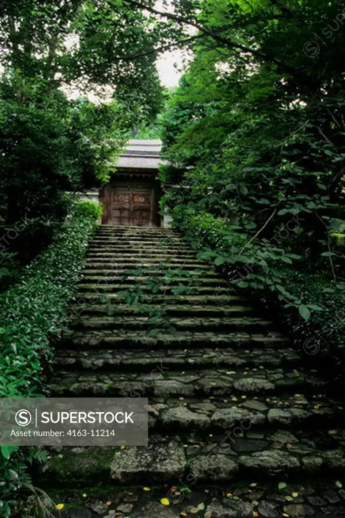 JAPAN, KYOTO, RYOANJI TEMPLE, STAIRS
