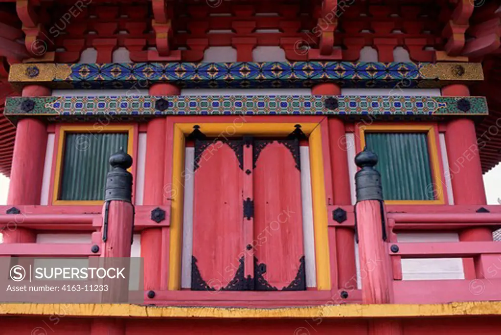 JAPAN, KYOTO, KIYOMIZU TEMPLE (BUDDHIST TEMPLE), DOOR AND WINDOWS