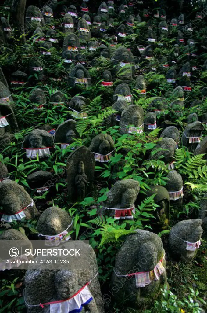JAPAN, KYOTO, KIYOMIZU TEMPLE (BUDDHIST TEMPLE), SMALL STONE STATUES FOR MISCARRIAGES