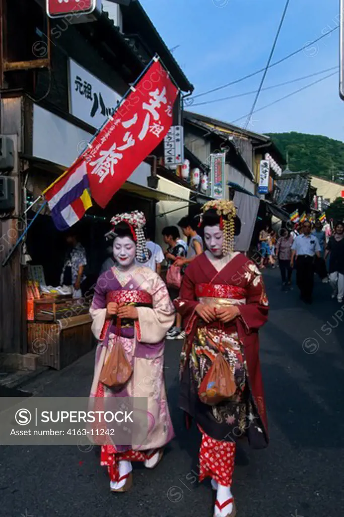 JAPAN, KYOTO, GION DISTRICT, GEISHA IN KIMONO WALKING