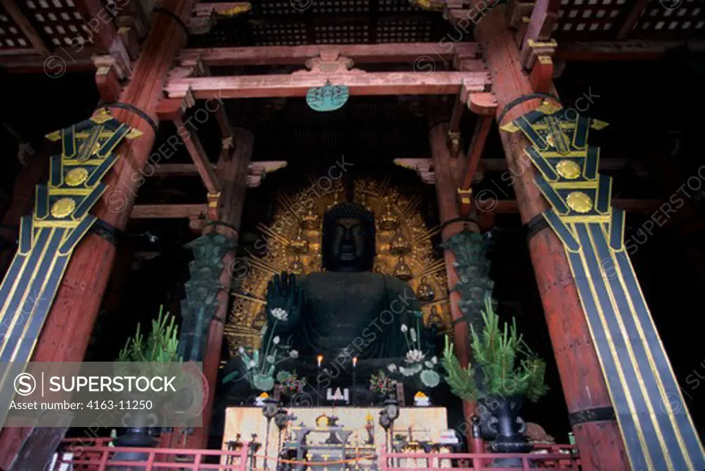 JAPAN, NARA, TODAI-JI TEMPLE, (BUDDHIST TEMPLE), BUDDHA STATUE