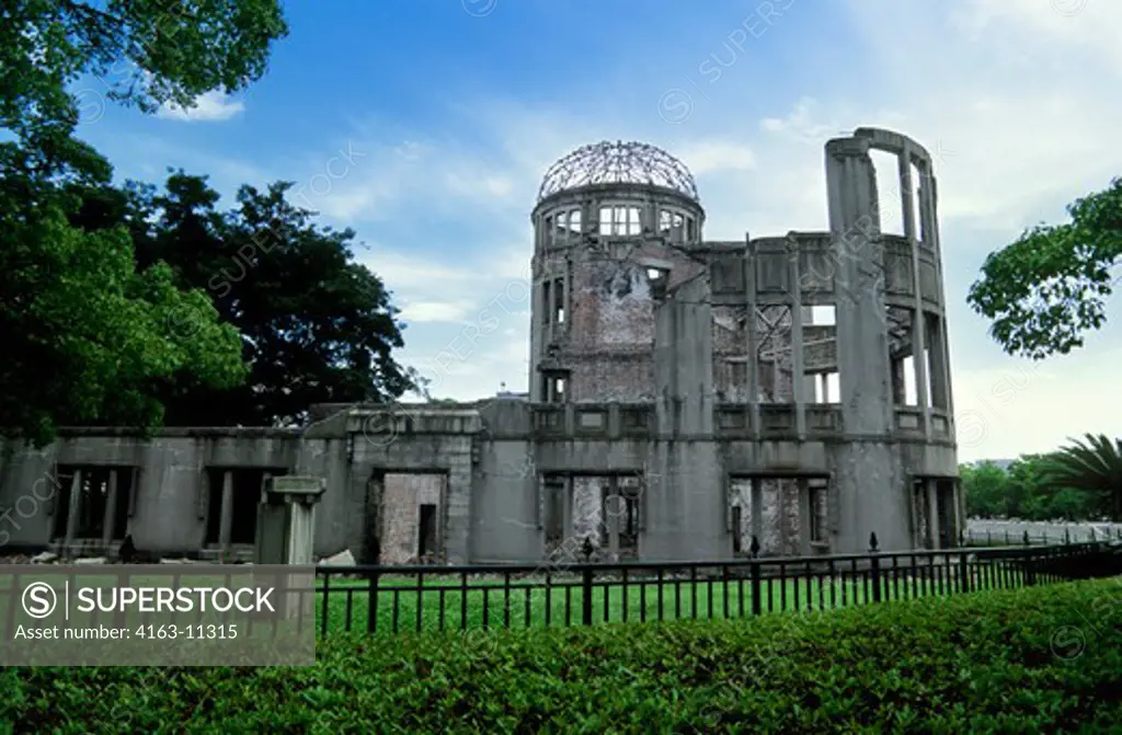 JAPAN, HIROSHIMA, A-BOMB DOME (WWII ATOMIC BOMB MEMORIAL)