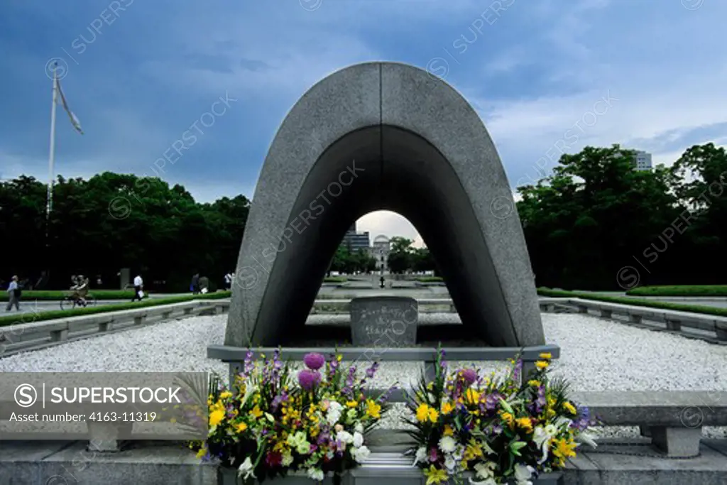 JAPAN, HIROSHIMA, PEACE MEMORIAL PARK, WWII MEMORIAL, A-BOMB DOME IN BACKGROUND