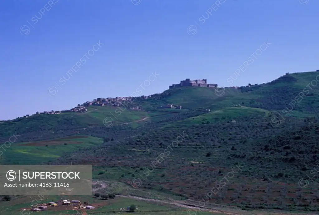 SYRIA, NEAR HOMS, CENTRAL SYRIA, VIEW OF CRAC DES CHEVALIERS, CASTLE OF THE KNIGHTS, CRUSADERS