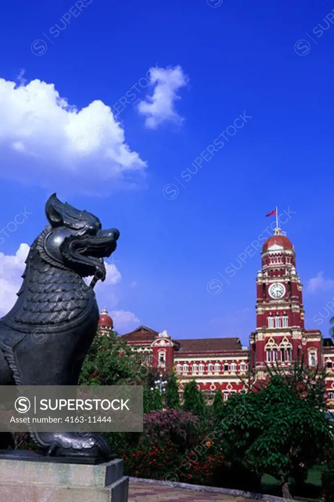 MYANMAR(BURMA), RANGOON, MAHA BANDOOLA GARDEN, VIEW OF FORMER HIGH COURT BUILDING, LION STATUE