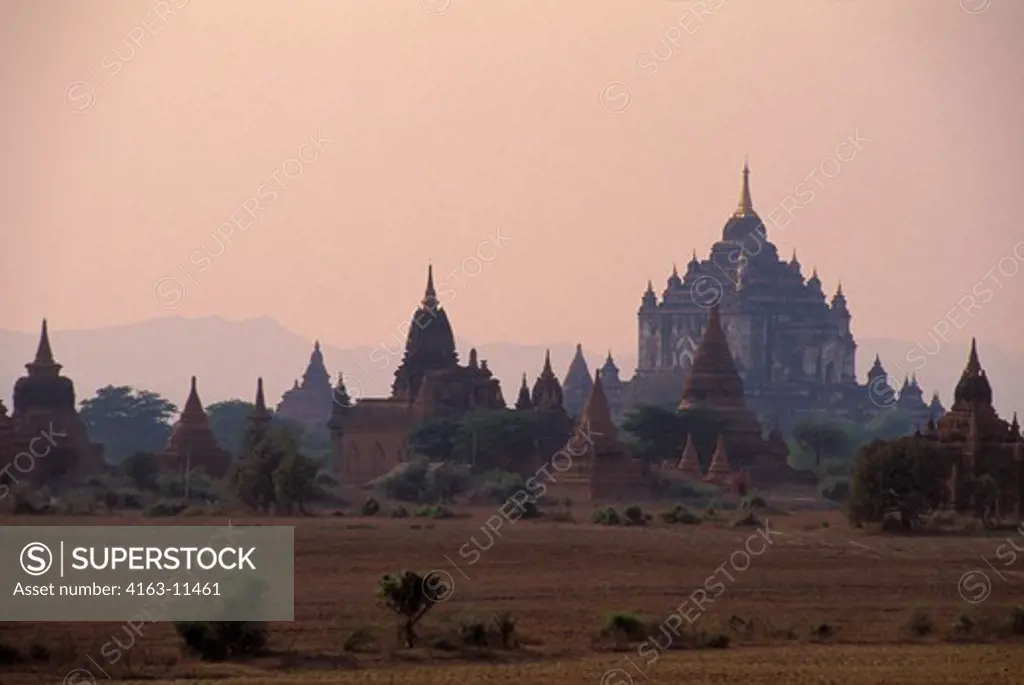 MYANMAR(BURMA), PAGAN, THATBYINNYU PAHTO TEMPLE, MID-12TH CENTURY, EVENING