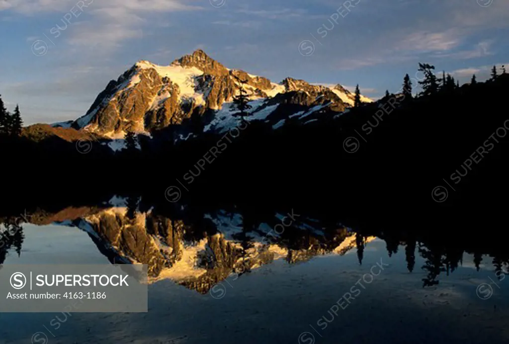 USA, WASHINGTON, HEATHER MEADOWS, MT. SHUKSAN (NO.CASCADES NATIONAL PARK) REFLECTED IN PICTURE LAKE