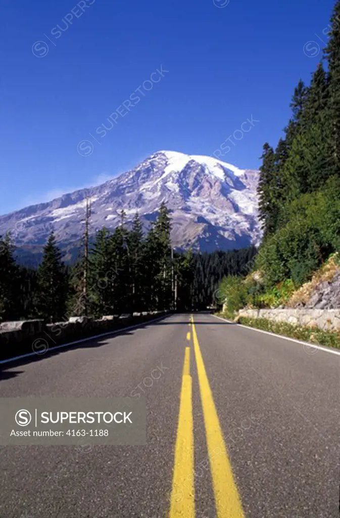USA, WASHINGTON,MT.RAINIER NATIONAL. PARK, SCENIC VIEW FROM ROAD WITH MT. RAINIER IN BACKGROUND