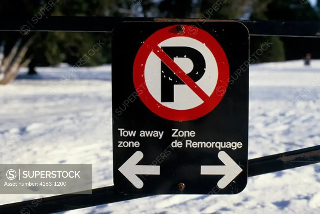 CANADA, OTTAWA, BILINGUAL TRAFFIC SIGN IN ENGLISH & FRENCH, NO PARKING ZONE