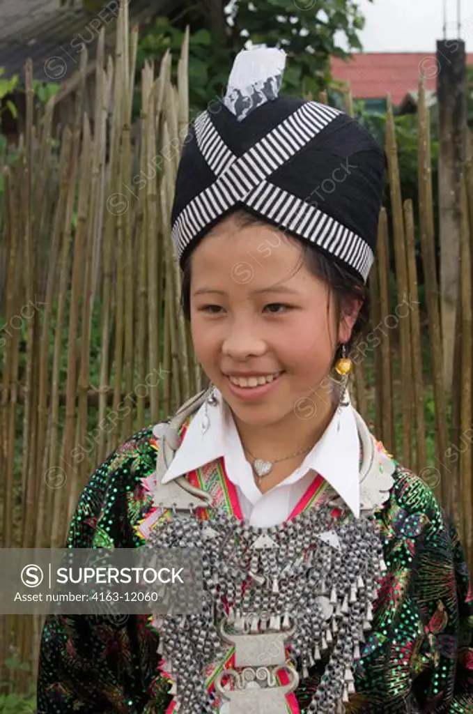 LAOS, NEAR PHONSAVANH (XIENG KHUANG), FORMER CAPITAL XIENG KHOUANG, RENAMED TO MUANG KHOUNE, HMONG TEENAGE GIRL IN FESTIVE COSTUME AND HAT