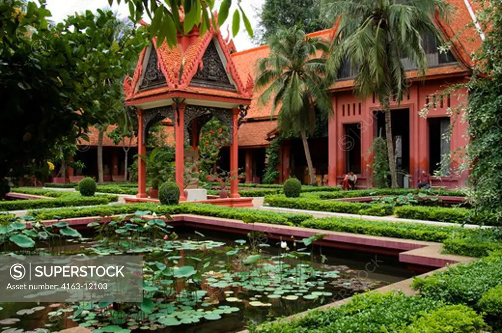 CAMBODIA, PHNOM PENH, NATIONAL MUSEUM, INNER COURTYARD, GARDEN WITH POND