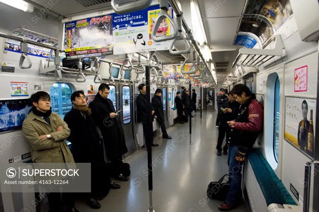 JAPAN, TOKYO, TRANSPORTATION SYSTEM, PEOPLE ON TRAIN