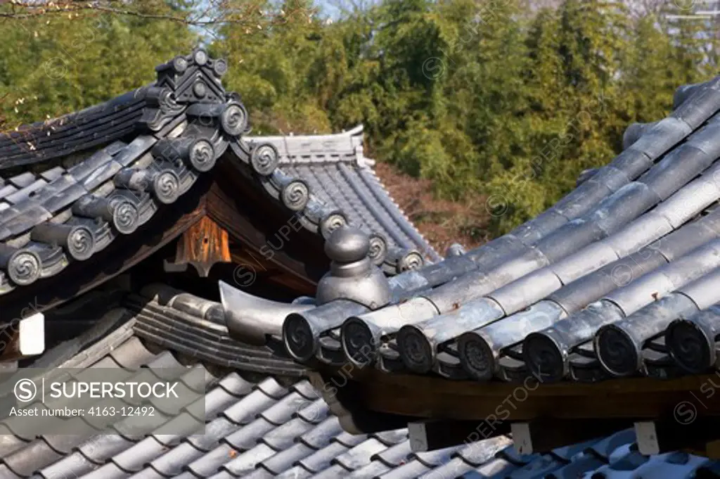 JAPAN, KYOTO, ARASHIYAMA, TENRYUJI TEMPLE (BUDDHIST), ROOF ARCHITECTURE