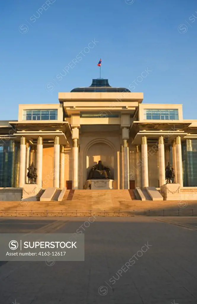 MONGOLIA, ULAANBAATAR, GOVERNMENT HOUSE WITH STATUE OF GENGHIS KHAN IN THE MIDDLE