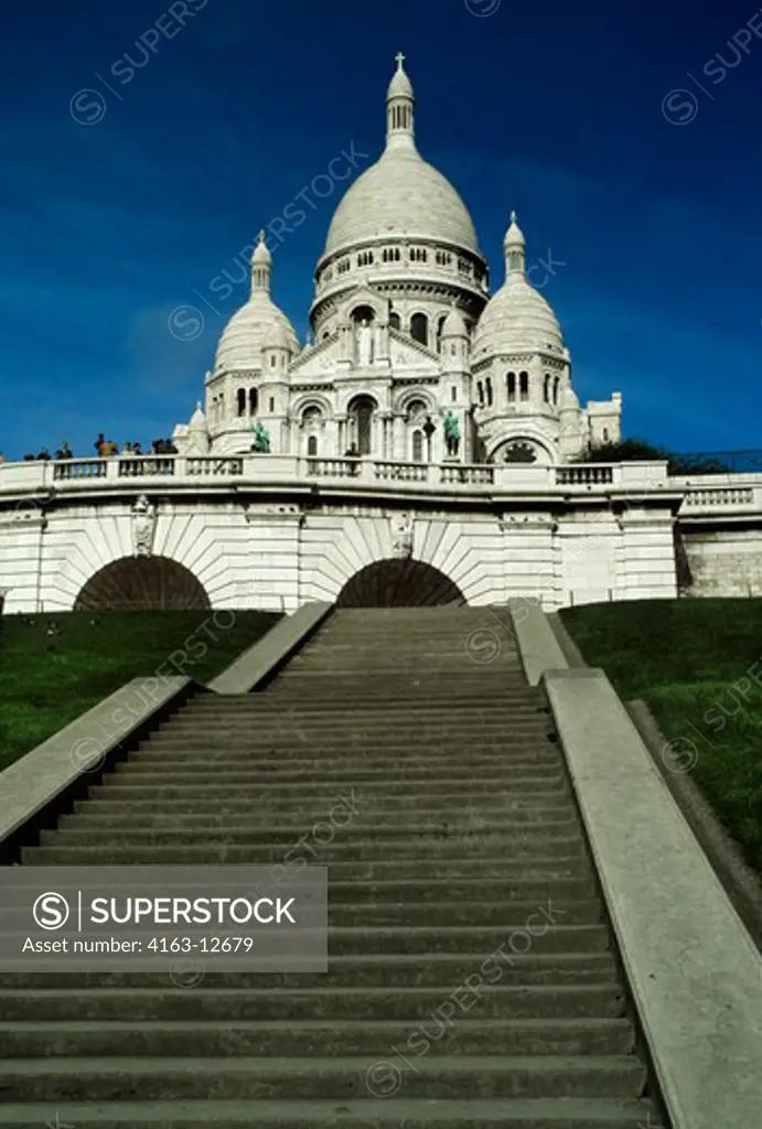 FRANCE, PARIS, SACRE COEUR CHURCH