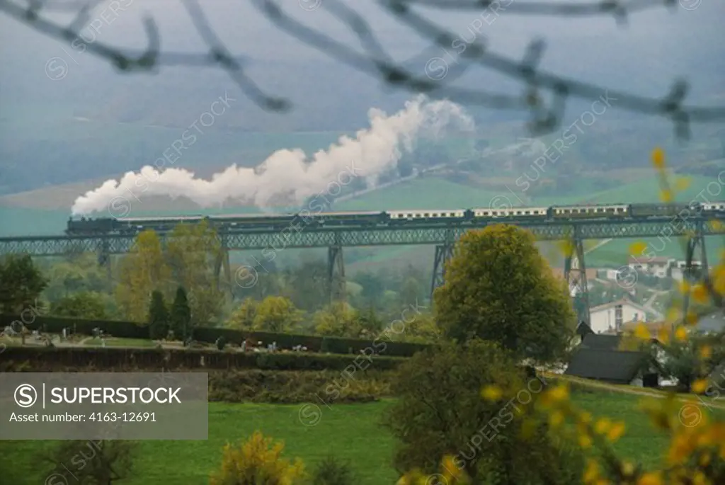 GERMANY, ORIENT EXPRESS TRAIN GOING OVER BRIDGE IN THE BLACK FOREST