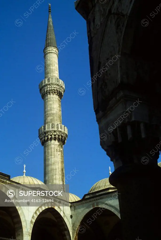 TURKEY, ISTANBUL, MINARET OF SULTAN ANMET (BLUE) MOSQUE