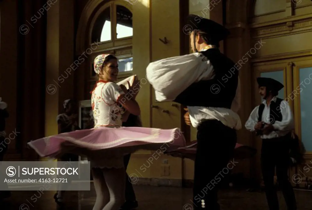 HUNGARY, TRADITIONAL FOLK DANCE