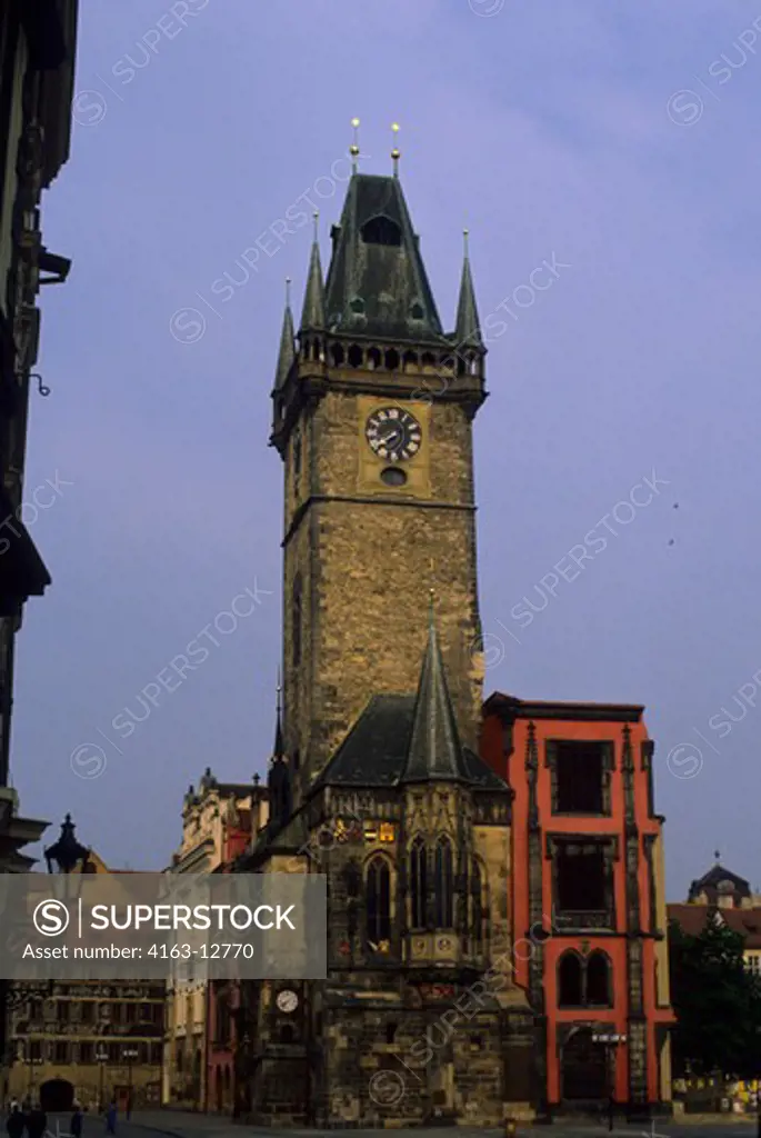 CZECH REPUBLIC, PRAGUE, OLD TOWN SQUARE (STAROMESTSKE NAMESTI), TOWN HALL