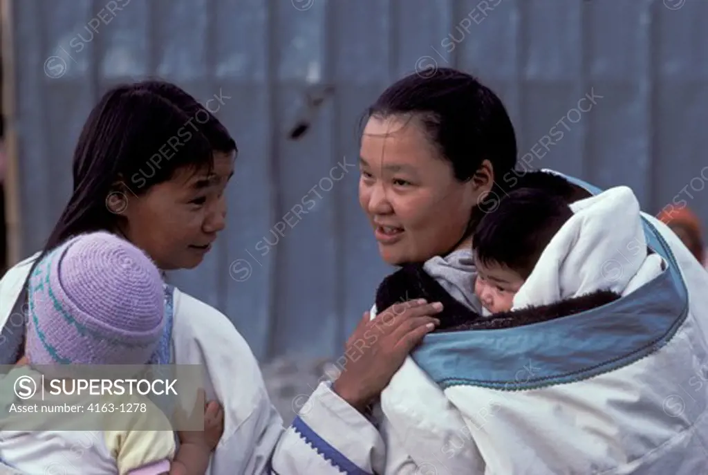 CANADA, NW TERRITORIES, ARVIAT, (ESKIMO POINT), VILLAGE SCENE LOCAL WOMEN WITH BABIES ON BACK