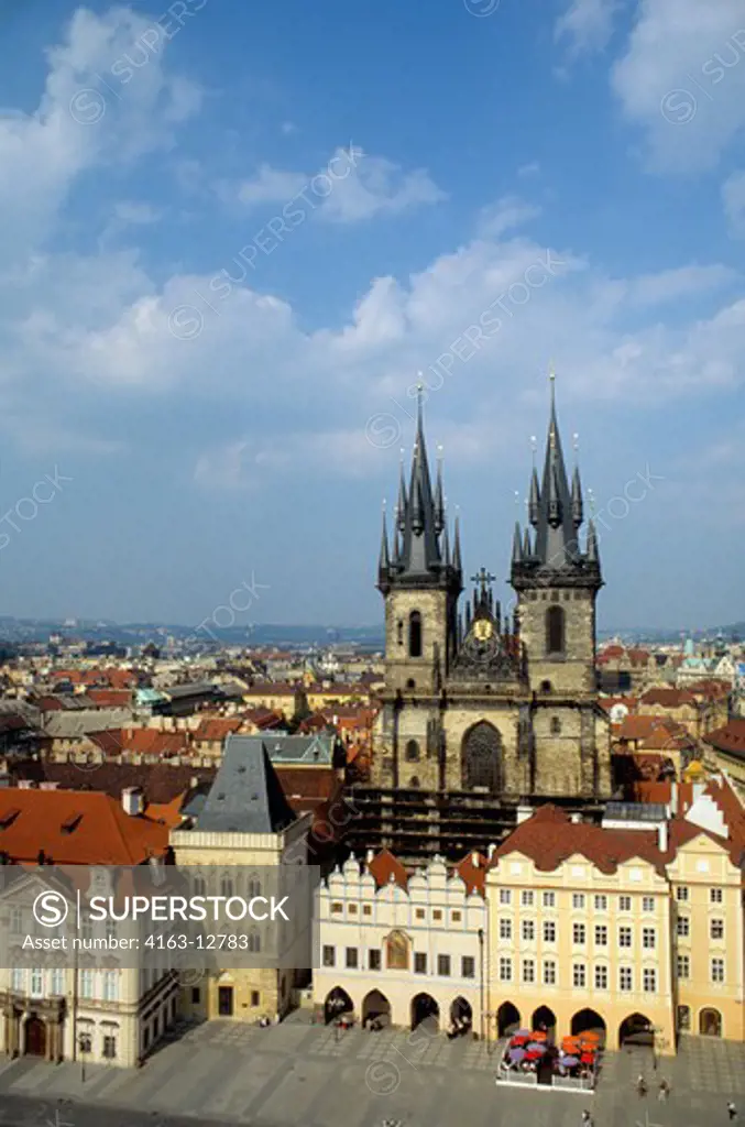 CZECH REPUBLIC, PRAGUE, OLD TOWN SQUARE (STAROMESTSKE NAMESTI), TYN CHURCH, FROM TOWN HALL TOWER