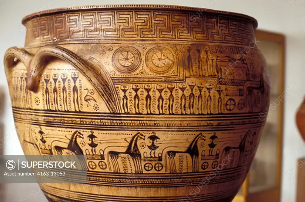 GREECE, ATHENS, NATIONAL ARCHEAOLOGICAL MUSEUM, LARGE KRATER VASE, 750 BC