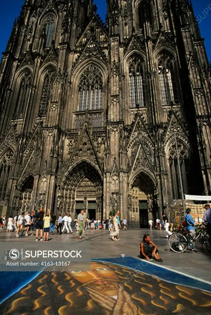 GERMANY, COLOGNE, CATHEDRAL (GOTHIC), SIDEWALK ARTIST, COLOGNE CATHEDRAL