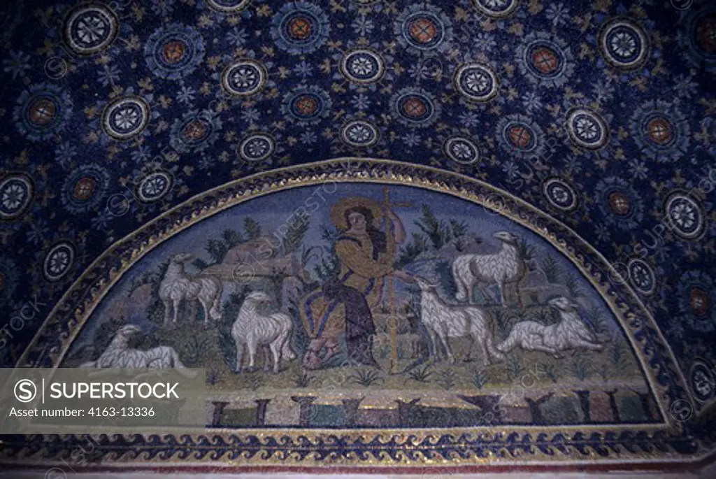 ITALY, RAVENNA, MAUSOLEUM OF GALLA PLACIDIA, 425 AD, MOSAIC OF THE GOOD SHEPHERD