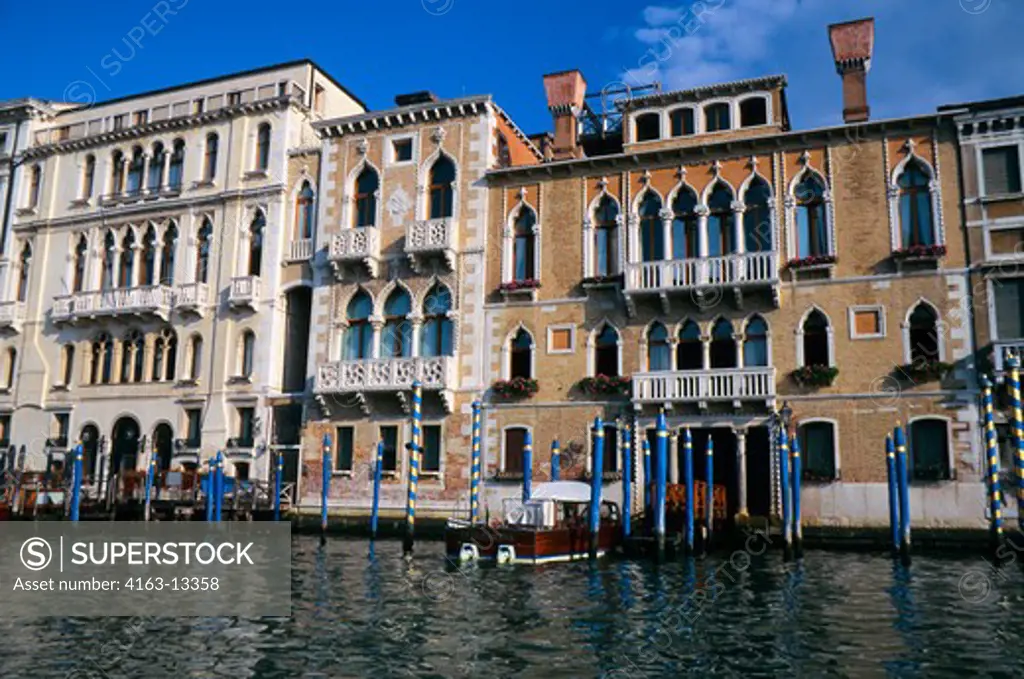 ITALY, VENICE, GRAND CANAL, PALACES ALONG CANAL