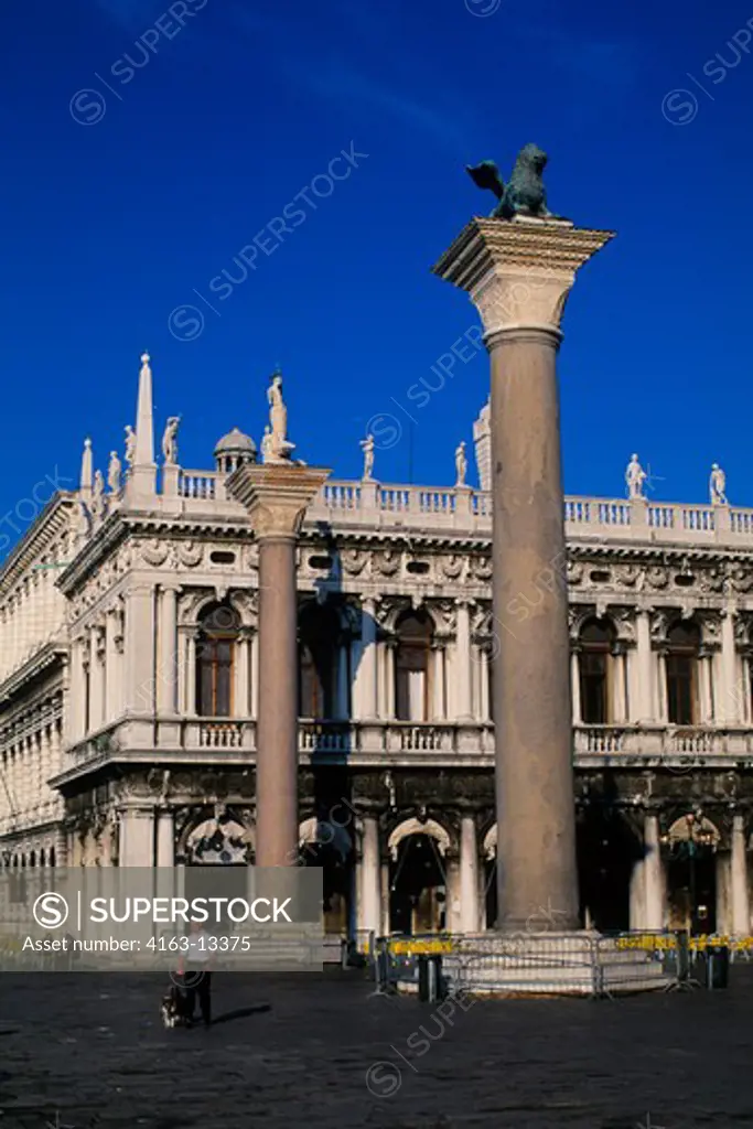 ITALY, VENICE, DOGES PALACE, WITH COLUMN