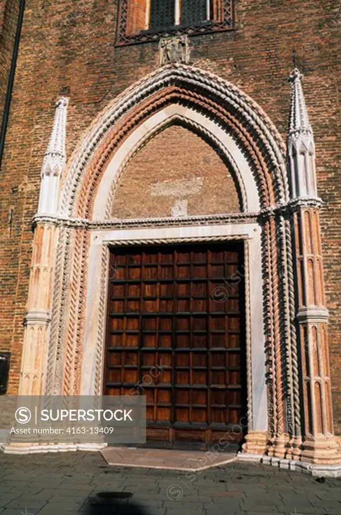 ITALY, VENICE, CHURCH OF SANTA MARIA GLORIOSA DEI FRARI, DOOR