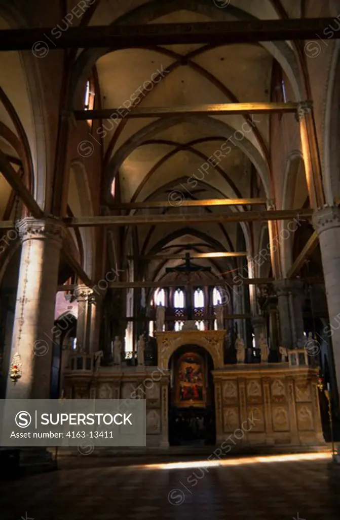 ITALY, VENICE, CHURCH OF SANTA MARIA GLORIOSA DEI FRARI, INTERIOR