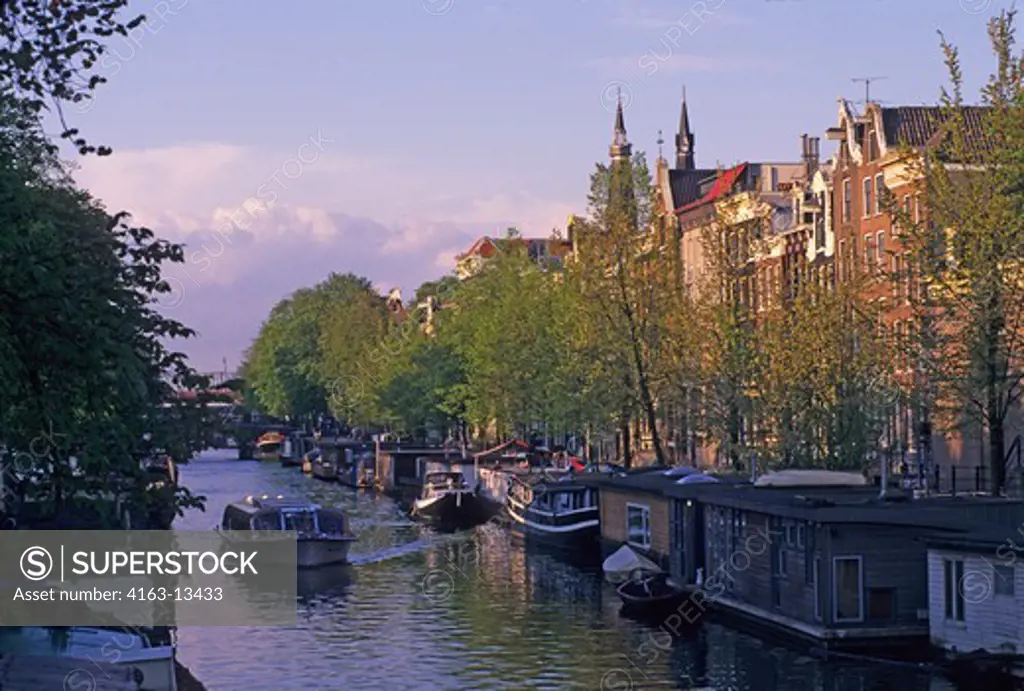 NETHERLANDS, AMSTERDAM, GRACHT (CANAL), WITH HOUSEBOATS