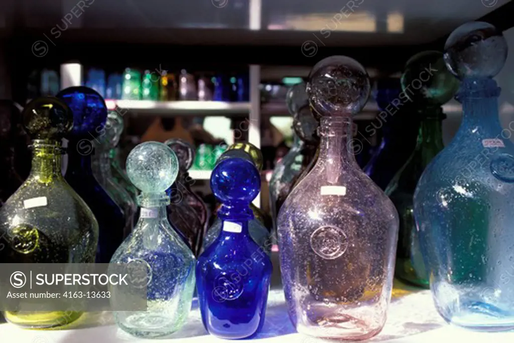 FRANCE, FRENCH RIVIERA, COTE D'AZUR, NEAR NICE, BIOT, GLASS FACTORY, GLASS SHOP