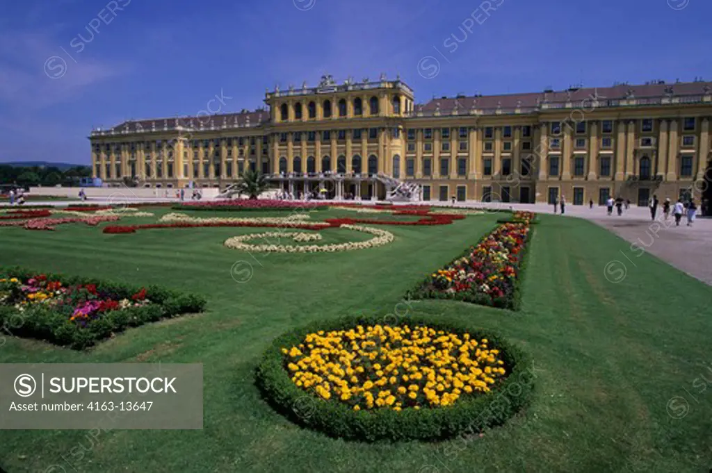 AUSTRIA, VIENNA, SCHONBRUNN PALACE, GARDEN, FORMER EMPEROR'S SUMMER PALACE