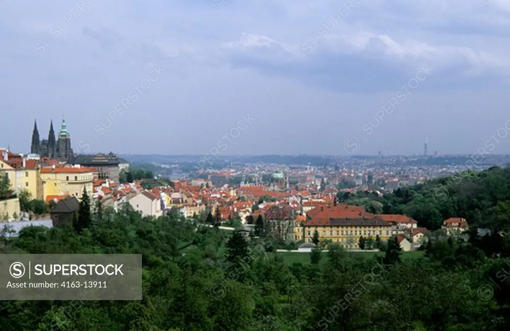 CZECH REPUBLIC, PRAGUE, STRAHOV MONASTERY, VIEW OF PRAGUE