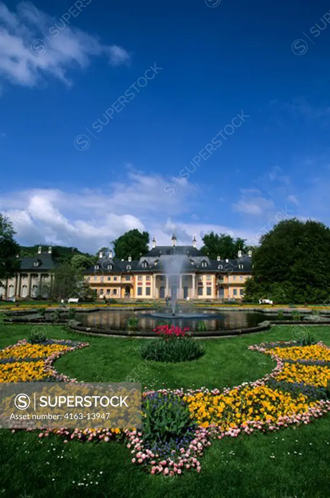 GERMANY, NEAR DRESDEN, PILLNITZ CASTLE, PARK WITH FLOWERS, FOUNTAIN