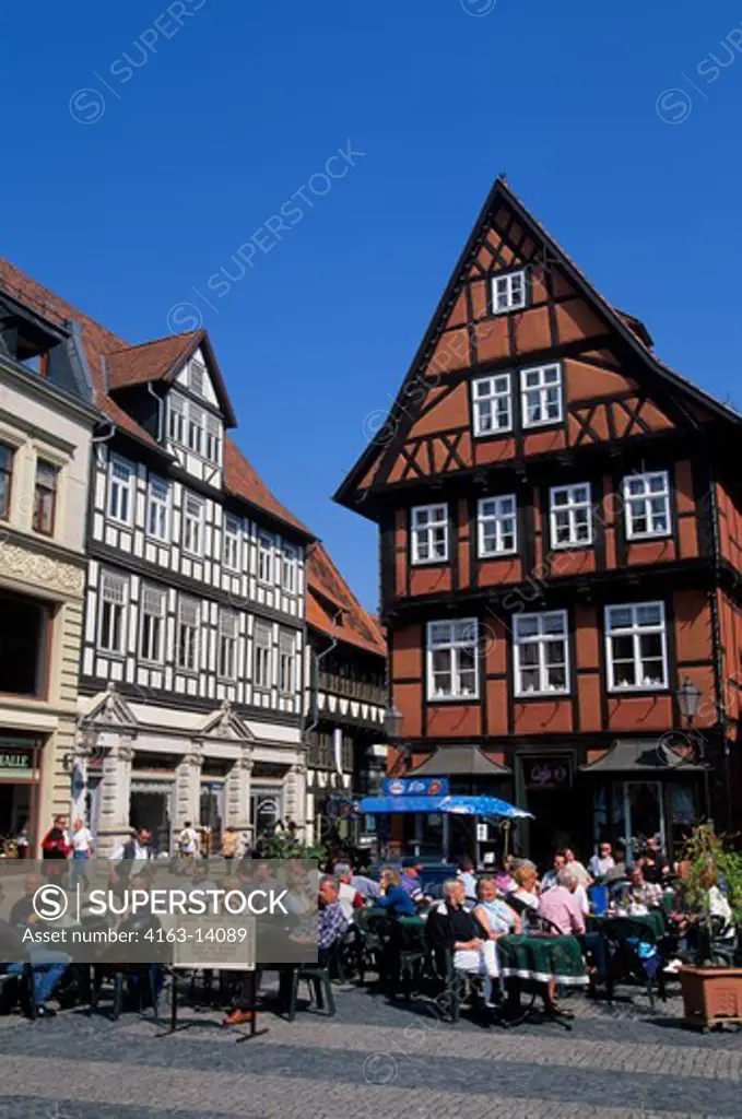 GERMANY, NEAR MAGDEBURG, QUEDLINBURG (UNESCO WORLD HERITAGE SITE), MARKET SQUARE, HALF TIMBERED HOUSES
