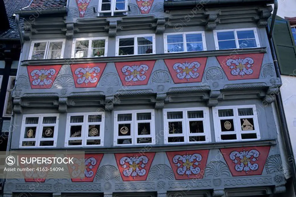 GERMANY, NEAR MAGDEBURG, QUEDLINBURG (UNESCO WORLD HERITAGE SITE), DECORATED HOUSE