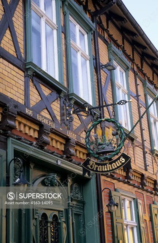 GERMANY, NEAR MAGDEBURG, QUEDLINBURG (UNESCO WORLD HERITAGE SITE), HALF TIMBERED HOUSE, BREWERY