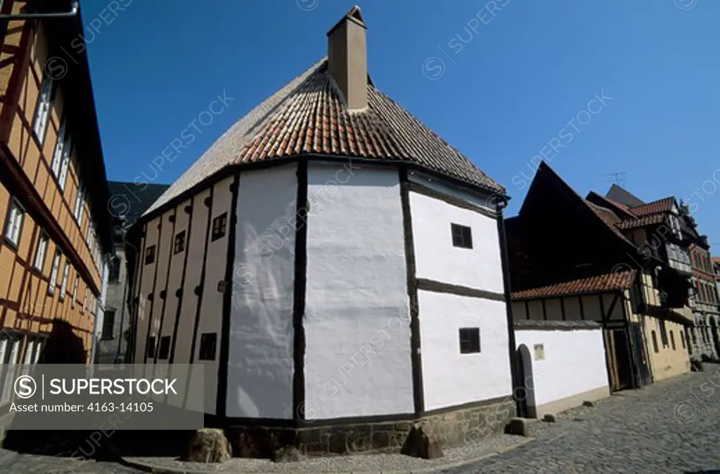 GERMANY, NEAR MAGDEBURG, QUEDLINBURG (UNESCO WORLD HERITAGE SITE), HALF TIMBERED HOUSE, OLDEST HOUSE IN TOWN