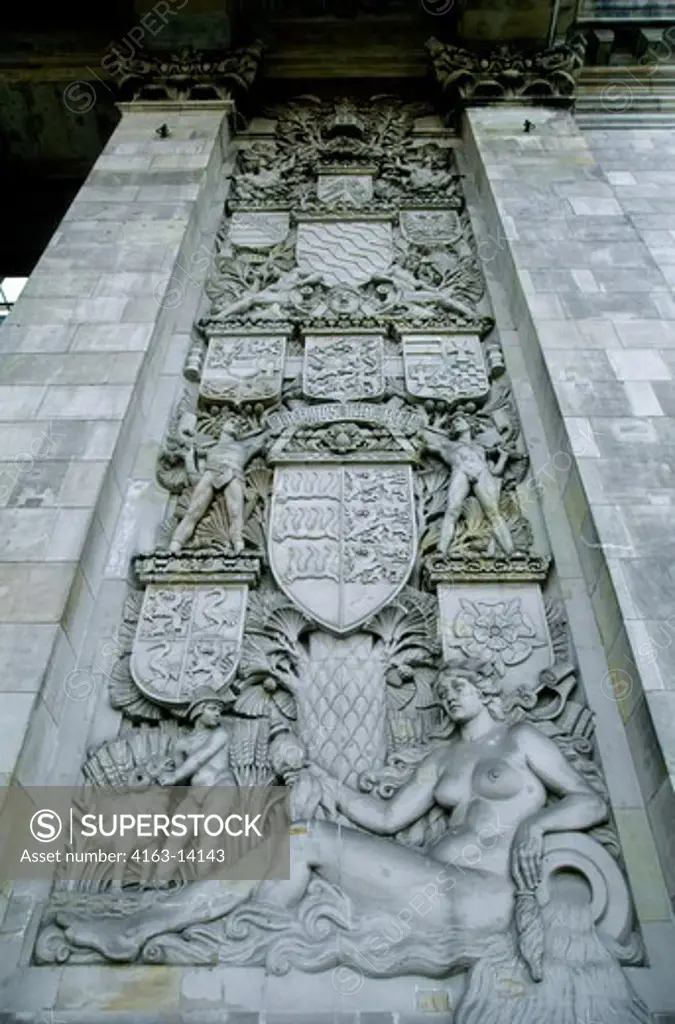 GERMANY, BERLIN, REICHSTAG BUILDING, STONE CARVING AT ENTRANCE